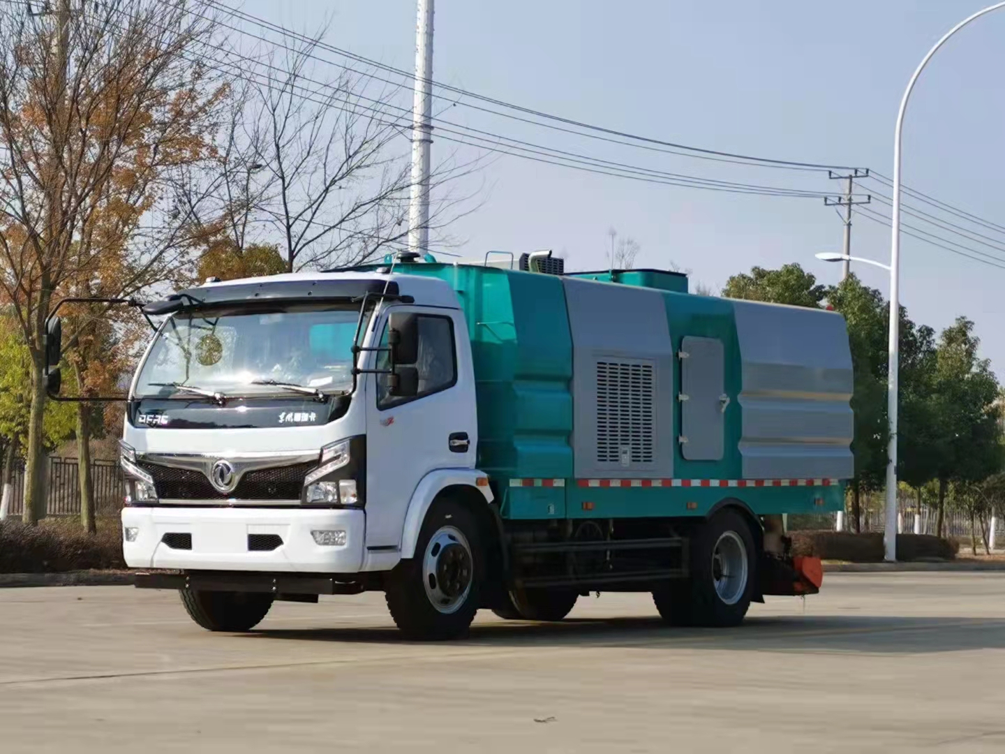 东风7立方后置清扫吸尘车